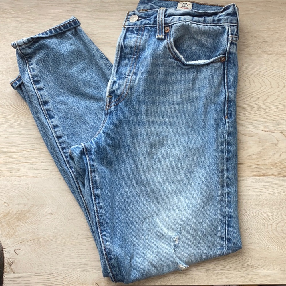 Distressed Levi’s Women’s Wedgie Fit Sz 29